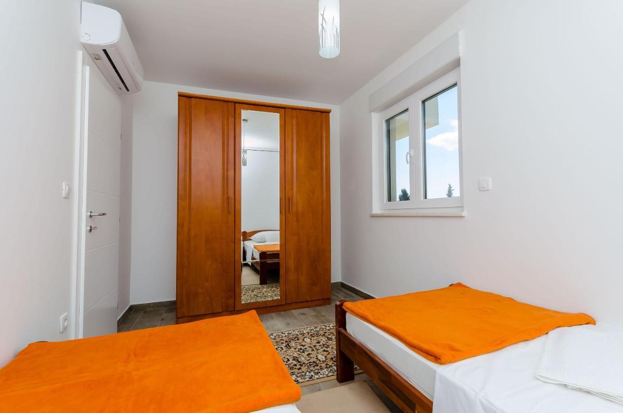 Apartment Rozalia Trogir Exterior photo