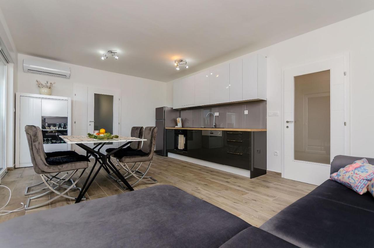 Apartment Rozalia Trogir Exterior photo